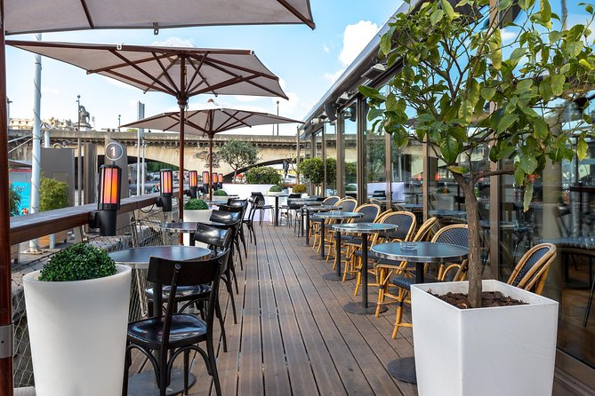 Seine River Sightseeing Cruise and Dinner at Le Bistro Parisien - Finding the best seat on the boat