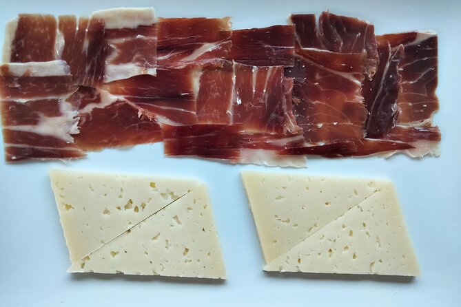 Seville: Cruise along the Guadalquivir River with appetizer - At a glance