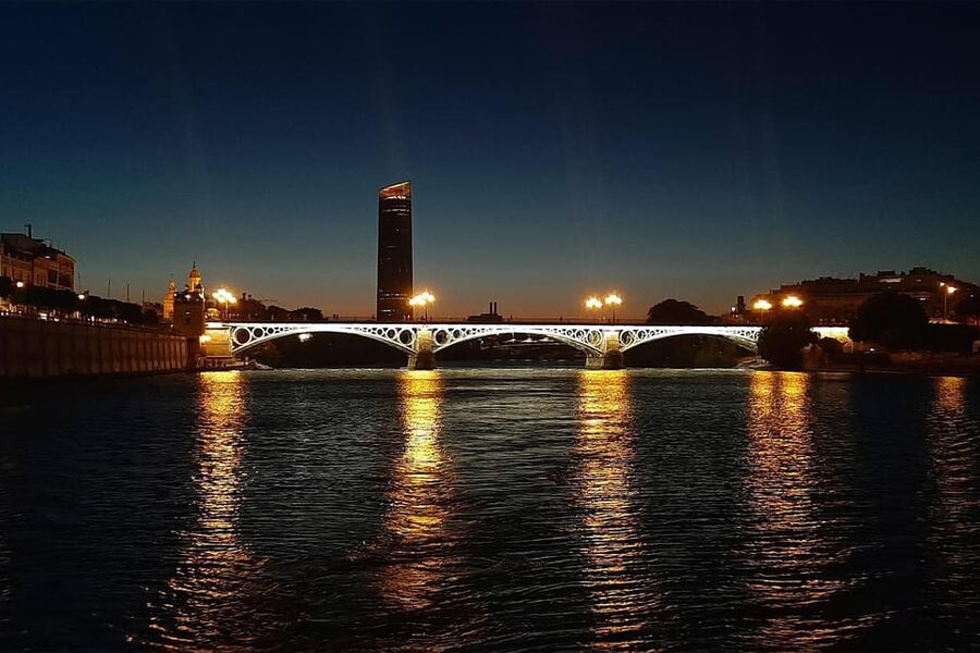 Seville: Guadalquivir Boat Tour with Optional Lunch/Dinner - The welcome snack: simple, local, and worthwhile