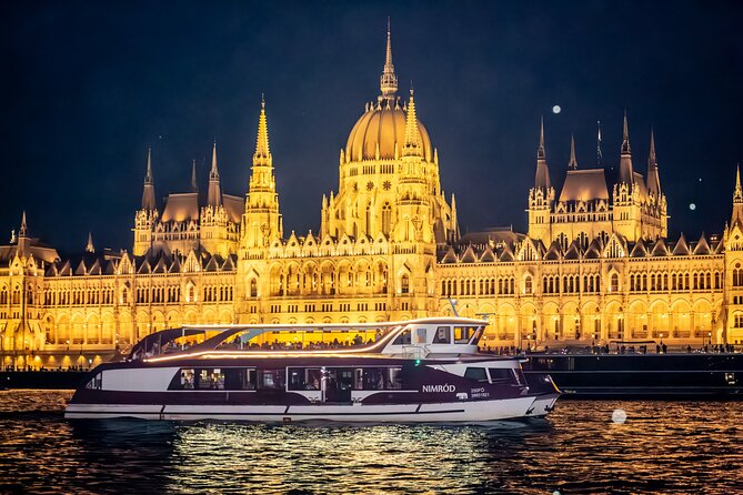 Sightseeing Cruise on the Danube with Audio Guide in Budapest - Chain Bridge and the Parliament view