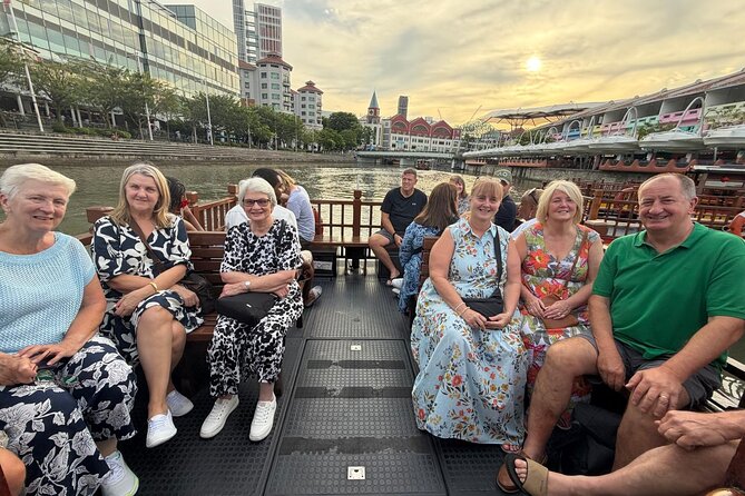 Singapore River Cruise and 2 Must-see Water Light Shows - Merlion Park gives you the classic Singapore photograph