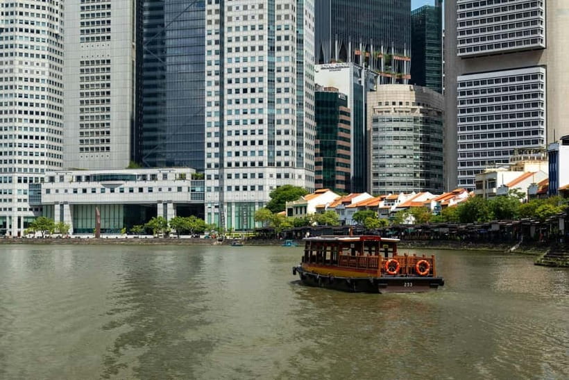 Singapore River Cruise, Garden Rhapsody & Spectra by CYT - What the guides add to the experience
