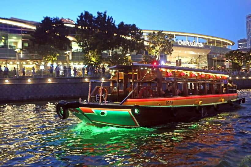 Singapore: Singapore River Cruise - Restored shophouses along the quays