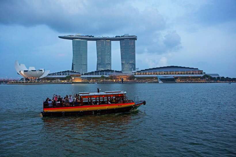 Singapore: Singapore River Cruise - Cavenagh, Anderson, and Clemenceau bridges