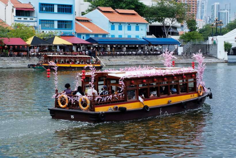 Singapore: Singapore River Cruise - The Merlion and Marina Bay skyline