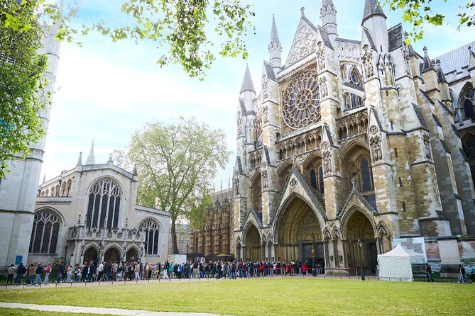 Skip the Line Tower of London & Westminster Tour and River Cruise - Westminster Abbey and the important 9 AM difference