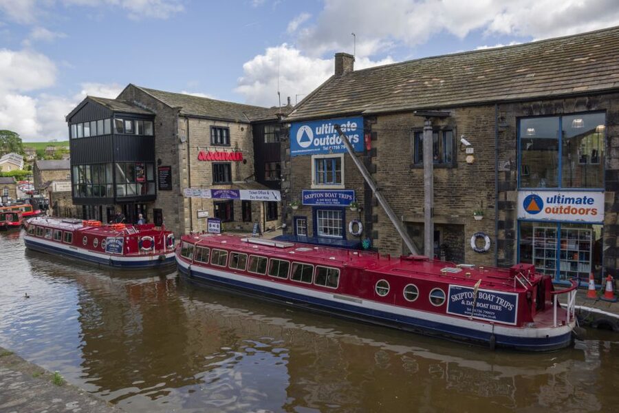 Skipton: 1-Hour Canal Cruise - The first stretch: leaving Skipton at a gentle pace