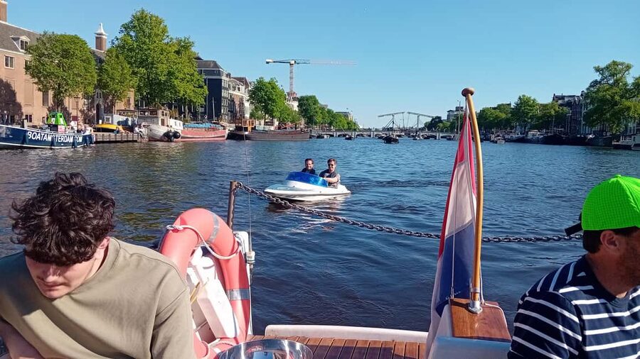Smoke & Boat Amsterdam - The Official 420 Canal Cruise - Comfort, weather, and the open-boat trade-off