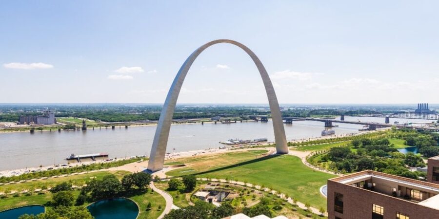 St. Louis: Guided Small Group City Tour with River Cruise - Key points to know before booking
