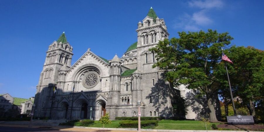 St. Louis: Guided Small Group City Tour with River Cruise - Cruising the Mississippi River