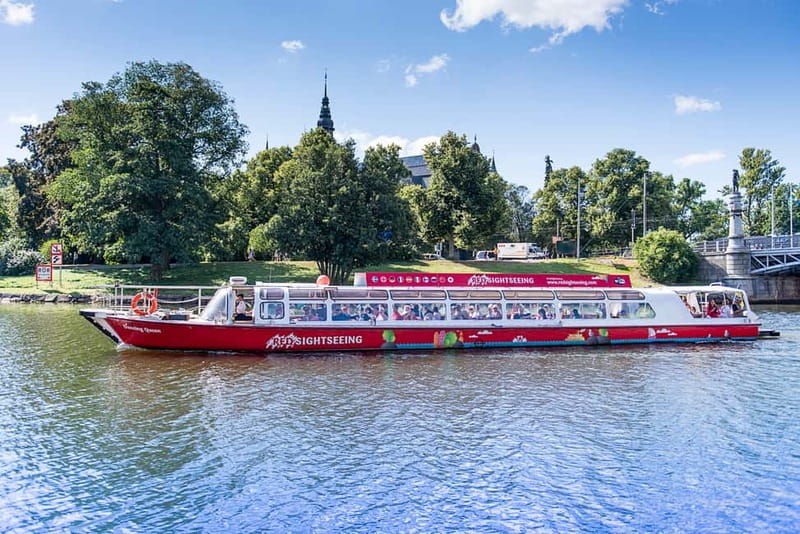 Stockholm: Royal Bridges & Canal Boat Tour with Audio Guide - Riddarholmen and Södermalm on the return