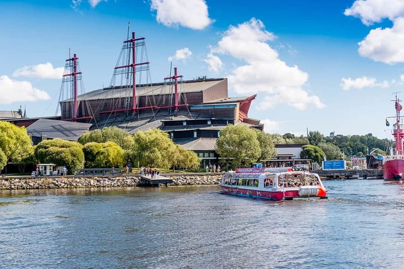 Stockholm: Royal Bridges & Canal Boat Tour with Audio Guide - Is the fika included?