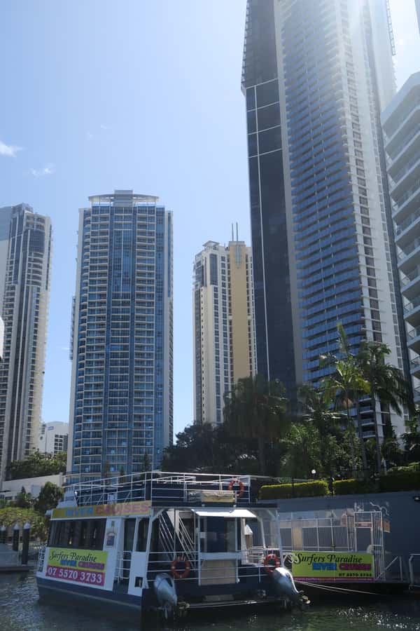 Surfers Paradise: Sightseeing Midday River and Canal Cruise - The commentary is a major part of the value