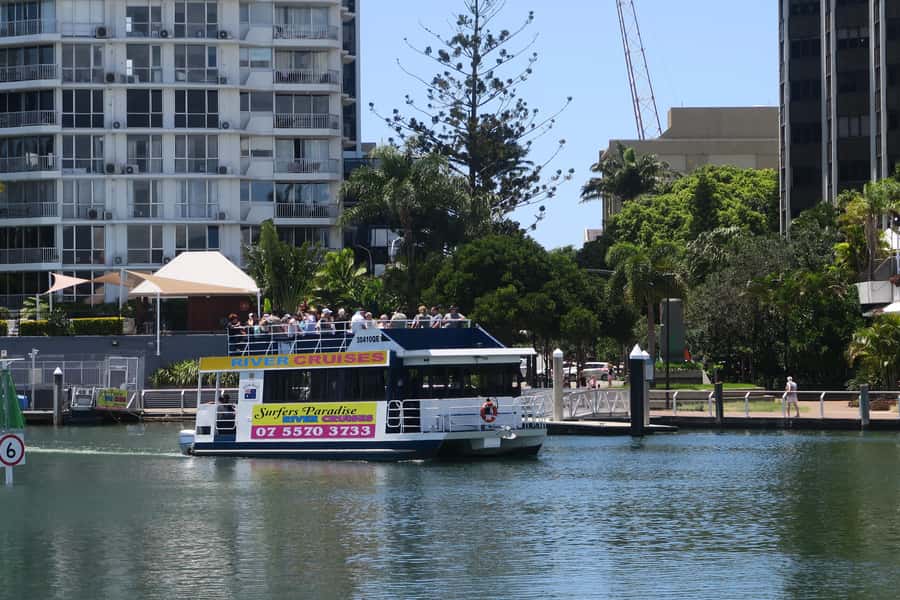 Surfers Paradise: Sightseeing Midday River and Canal Cruise - Seating, drinks, and the midday heat