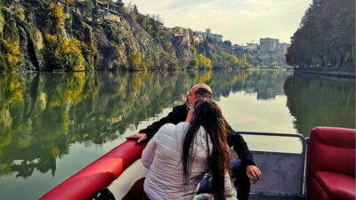 Tbilisi: River Sightseeing Boat Ride with Welcome Drink