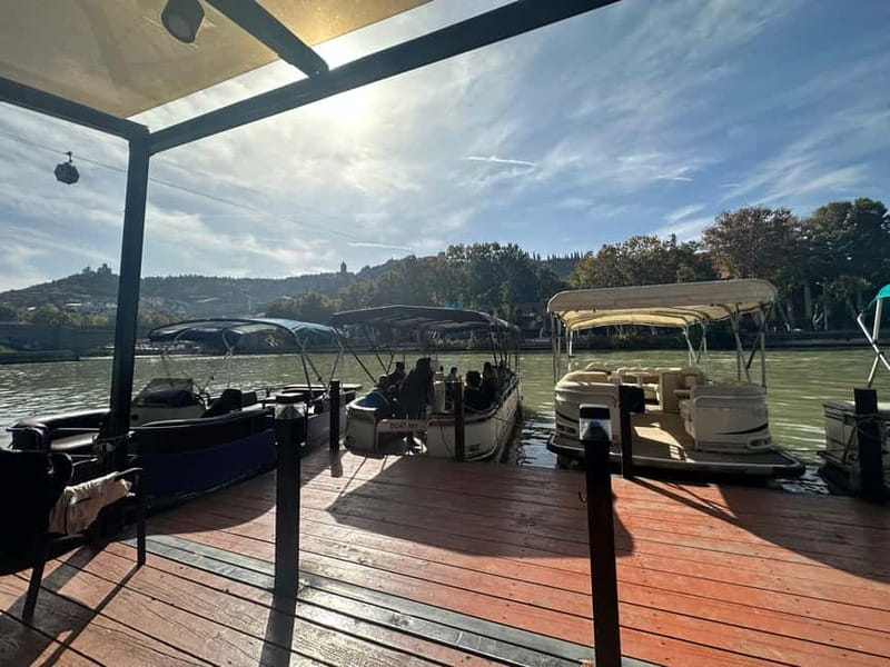 Tbilisi: River Sightseeing Boat Ride with Welcome Drink - What the ride is really like