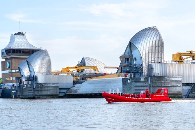 Thames High-Speed Zone Speedboat in London - Music, Commentary, and the Crew