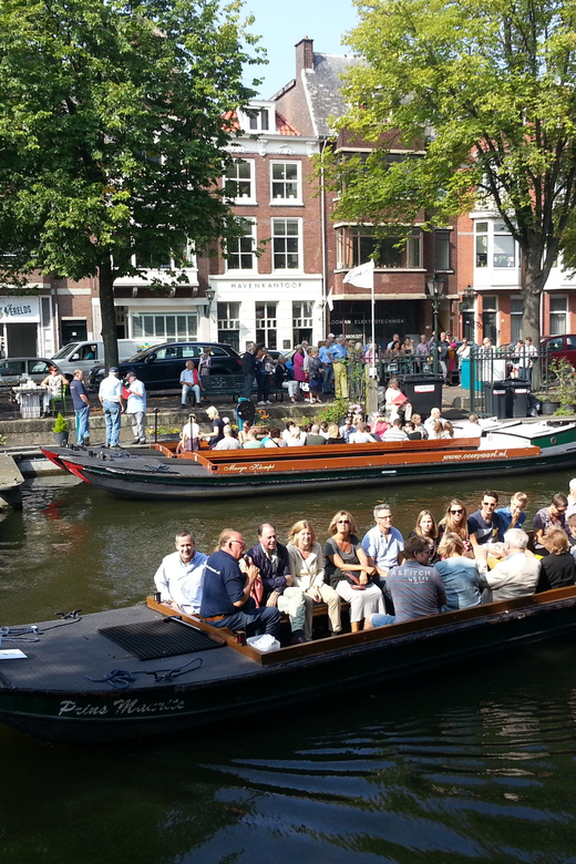 The Hague: City Canal Cruise - The guides make or break the ride