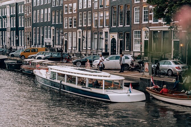The Ultimate Amsterdam Canal Cruise - 2hr - Small Group with Drinks & Snacks - Starting quietly in the Jordaan