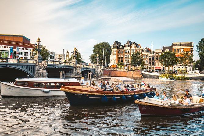 The Ultimate Amsterdam Canal Cruise - 2hr - Small Group with Drinks & Snacks - Guides who give the cruise its personality