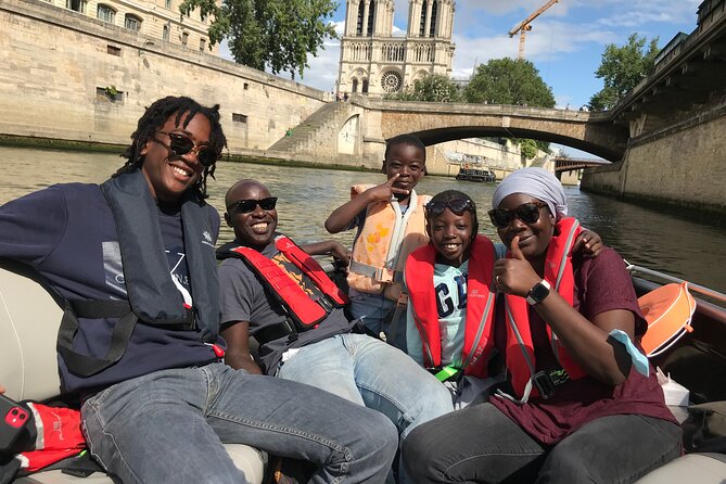 Top Private Cruises in Paris with French Champagne and surprises - Alexandre III Bridge and Pont Neuf