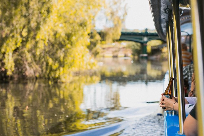 Torrens River Cruise in Adelaide - The zoo stop and wildlife sightings