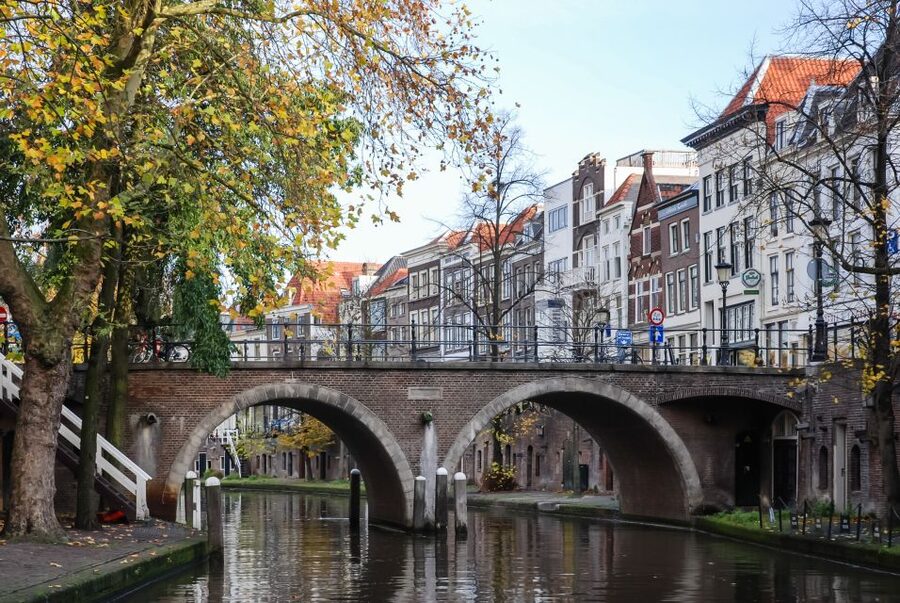 Utrecht: City Canal Cruise - Why Utrecht is best seen from the Oudegracht