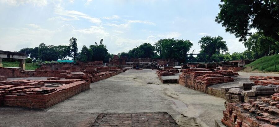 Varanasi & Sarnath: Full-Day Tour with Ganges Boat Ride - Sarnath, a calm change after Varanasi