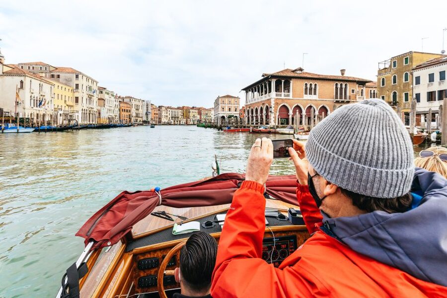 Venice: Grand Canal Boat Tour - Starting out through Venice’s waterways