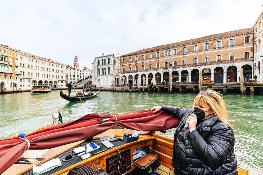 Venice: Grand Canal Boat Tour - Finding the Alilaguna office beside the Royal Gardens