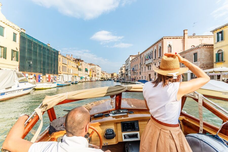 Venice: Grand Canal Private Boat Trip - Why Venice makes more sense from a boat