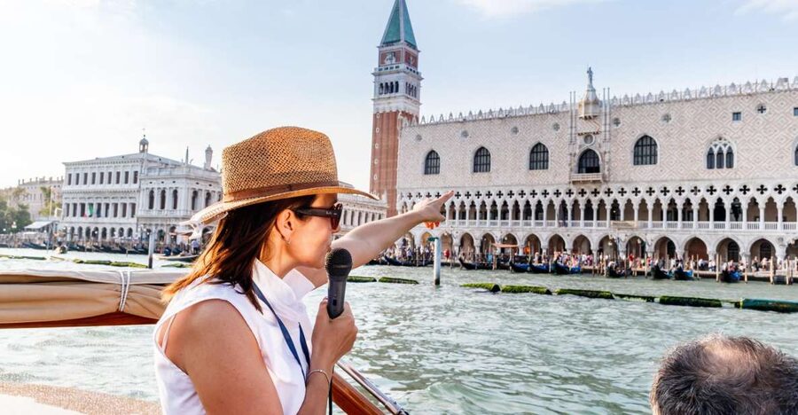 Venice: Grand Canal Private Boat Trip - What the guide adds to the hour