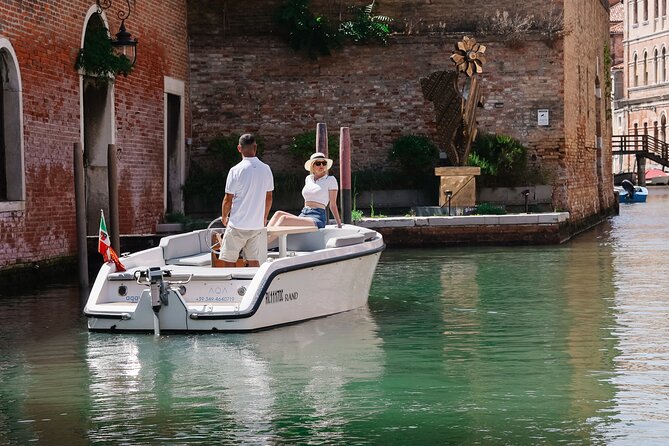 Venice: The Hidden Canals on an Electric Boat - Guide quality: the factor that shapes the whole ride