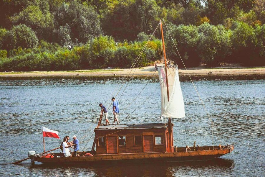 Warsaw: Traditional Galar Cruise on The Vistula River - Syrenka, Sen Nocy Letniej, and the return ride