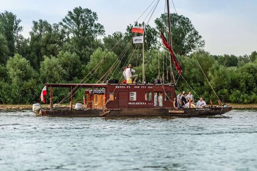 Warsaw: Traditional Galar Cruise on The Vistula River - The audio guide and what to bring