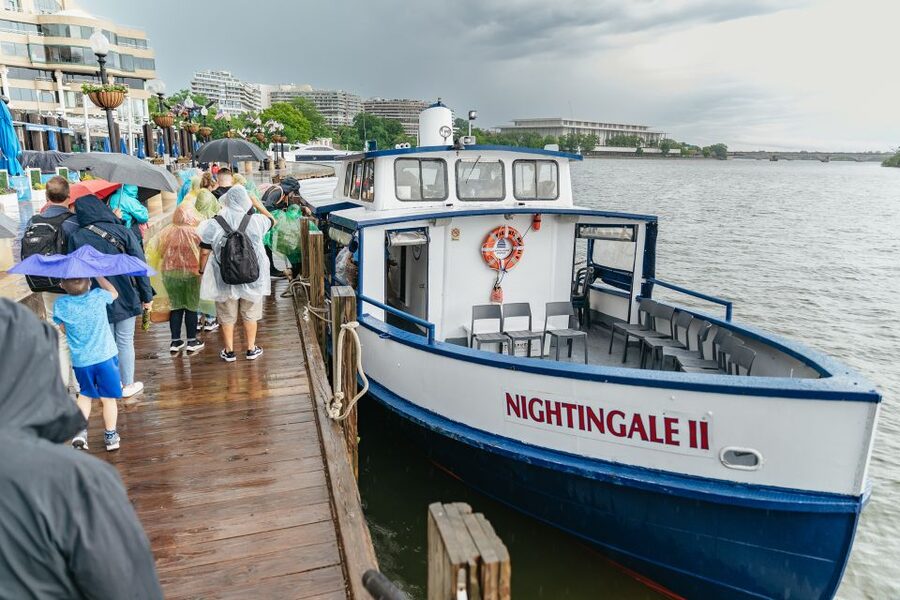 Washington, DC: Full-Day Tour with a Scenic River Cruise - Starting at the Navy Memorial and settling into the bus