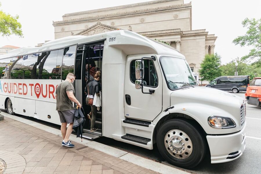 Washington, DC: Full-Day Tour with a Scenic River Cruise - Lincoln, Vietnam, and the emotional center of the route